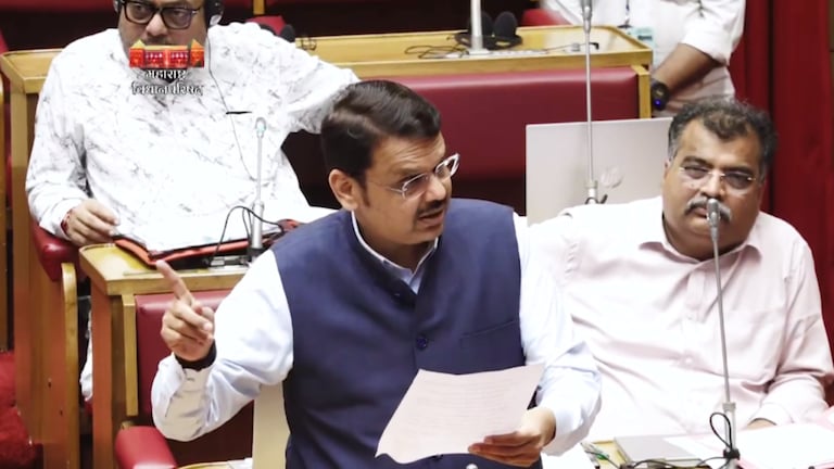 Salim Kutta: ‘अशी तडफड तेव्हा का नाही दाखवली तुम्ही?’, देवेंद्र फडणवीस का संतापले? devendra fadnavis criticized to shiv sena ubt over salim kutta and defend to bjp minister girish mahajan