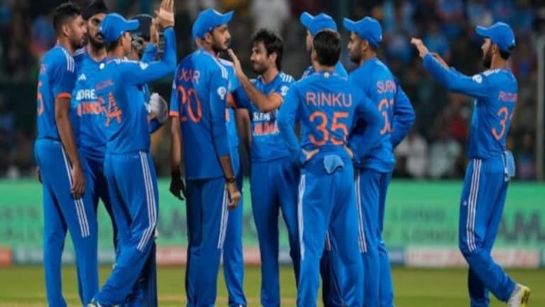 IND vs SA : टीम इंडियाला मोठा झटका, आफ्रिकेविरूद्ध ‘हे’ खेळाडू संघातून आऊट ind vs sa ist one day match deepak chahar mohmmad shami out of series india vs south africa odi test series