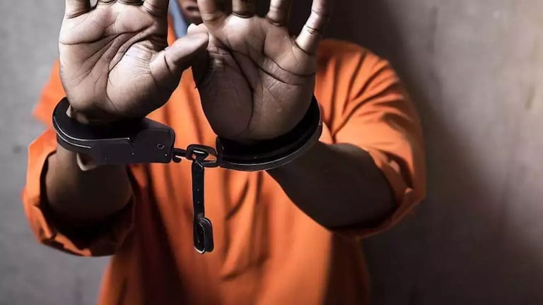 Crime: उधारीमुळे कान गमावला, मित्राने तोडला कानाचा लचका! friend bit his ear and broke his ear because he did not pay the loan