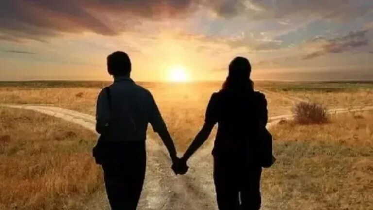 प्रियकराच्या आईला खांबाला बांधलं अन् विवस्त्र करून…गर्लफ्रेंडच्या कुटुंबीयांचं सैतानी कृत्य parents girl who ran away with her boyfriend stripped boyfriend mother and beat her up