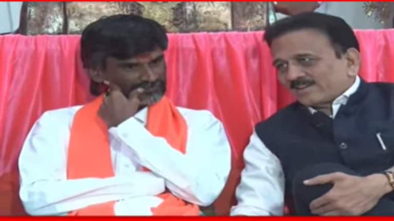 Maratha Reservation : एका शब्दामुळे फसला आरक्षणाचा तिढा; महाजनांनी सांगितला कायदा maharashtra government delegation meets manoj jarange at antarwali sarati