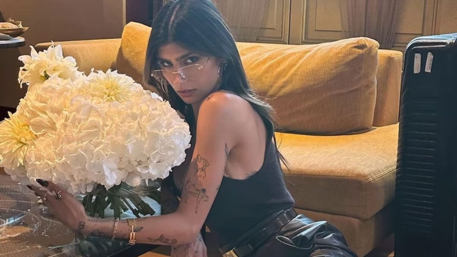 porn star Mia Khalifa gear display Fancy calendar trolled users