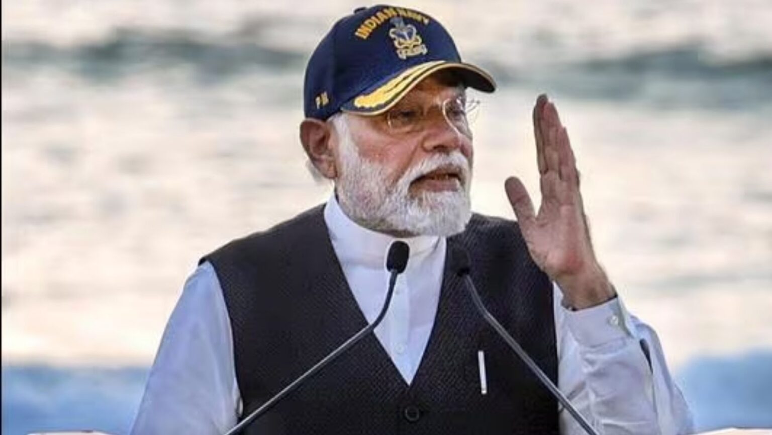 occasion of navy day prime minister narendra modi announced chhatrapati shivaji maharaj royal seal navy uniform