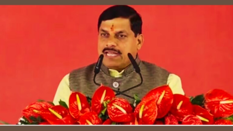 Mohan Yadav : मुख्यमंत्री होताच पहिल्या निवडणुकीत ‘चीतपट’, मिळाली फक्त 5 मते Mohan Yadav lost his first election after becoming the CM of Madhya Pradesh. He was contesting the election of Vice President of Indian Wrestling Association.