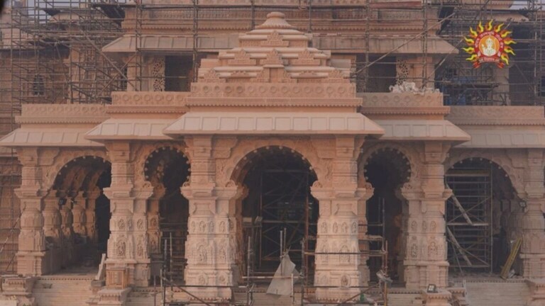 राम मंदिराच्या प्राण प्रतिष्ठापनेला फक्त 5 लोकं, महाराष्ट्रातून एकाच व्यक्तीला संधी! Ram temple mandir 5 people Narendra Modi Mohan Bhagwat and Yogi Adityanath are allowed enter Ram temple ayodhya grabhgruh