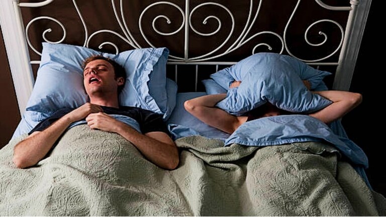 Home Remedies for Snoring: घोरणं थांबवायच्या घरगुती आणि खूप सोप्या टिप्स why does snoring occur and how to stop follow these easy methods to get relief