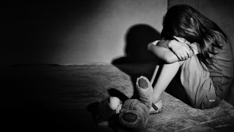 Crime : आईनेच केला लेकीचा ‘छळ’, पती आणि कुटुंबीयांना अडकवण्याचा होता ‘कट’! Crime News The mother tortured her daughter there was a conspiracy to trap husband and his family