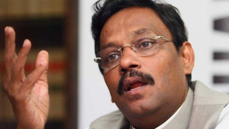 भाजप महाराष्ट्रात नेतृत्व बदलणार?, विनोद तावडेंचं कोणाकडे बोट? BJP National General Secretary Vinod Tawde told the formula for allotment of tickets for the upcoming elections