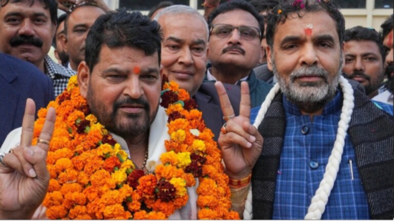 WFI Suspended : मोदी सरकारचा तडकाफडकी निर्णय! कुस्ती महासंघ कार्यकारिणी बरखास्त wrestling news india : the Sports Ministry has also put a stay on all the decisions taken by Sanjay Singh.