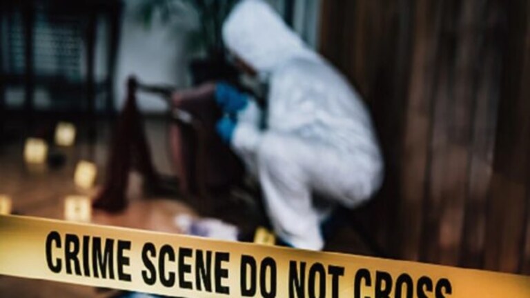 Crime : अकोला हादरलं! आधी प्रेयसीचा गळा चिरला मग स्वत:ला संपवलं akola crime news man killed 36 year old girl friend and then killed herself crime news