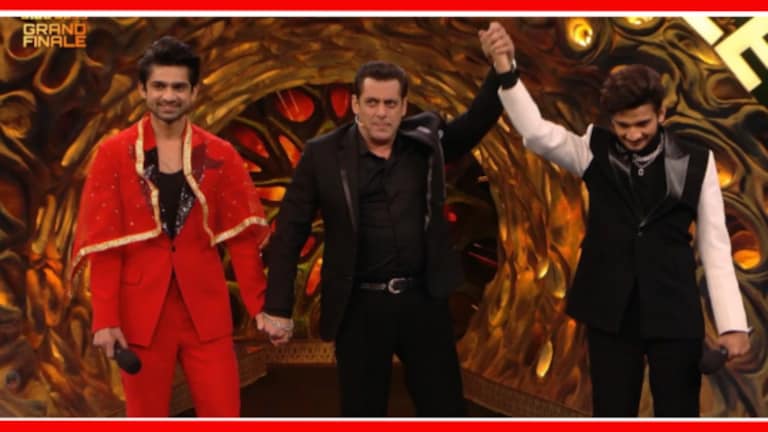 Bigg Boss 17 Winner : डोंगरीचा Munawar Faruqui बिग बॉस विजेता! Munavwar won the trophy of Bigg Boss 17. He was given a prize money of Rs 50 lakh, a magnificent trophy based on the theme of Bigg Boss 17 (Dil, Dimaag aur Dum) and a gleaming Hyundai Creta car.