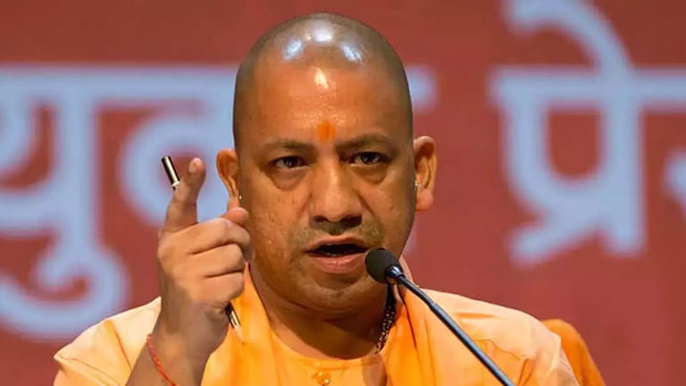 मुख्यमंत्री आदित्यनाथ यांना जीवे मारण्याची धमकी, ठाण्यातून आरोपीला ठोकल्या बेड्या Threatened to kill Chief Minister Adityanath accused arrested from Thane city