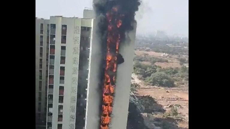Dombivli: लोढा संकुलातील टॉवरला भीषण आग, सहाव्या मजल्यापर्यंत आगडोंब Fierce fire breaks out at Lodha building in Dombivli fire guts Loha gallery from 5th to 6th floor