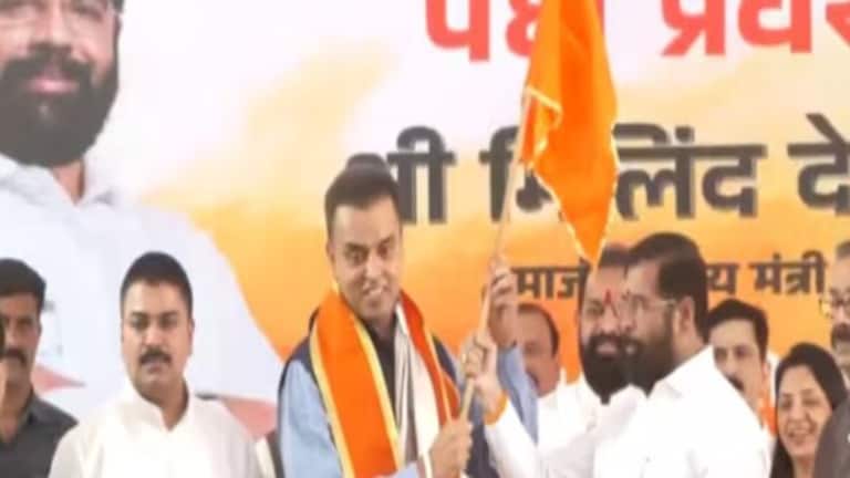 Milind Deora : ‘हा फक्त ट्रेलर, पिक्चर अभी बाकी है!’, CM शिंदेंनी कुणाला दिला इशारा eknath shinde warn opposition leader maha vikas aghadi milind deora join shivsena shinde