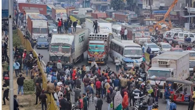 Hit And Run: अखेर समेट झाला! ट्रक चालकांना संप मागे घेण्याचे आवाहन hit and run law government and transporters appeal truck drivers call off strike reconciliation between