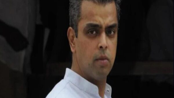 milind deora resigns from congress party political career in congress eknath shinde south mumbai constituncy