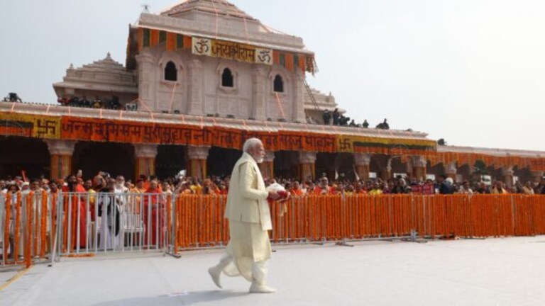 Ram Mandir: “आपल्याला आज ‘श्रीमंत योगी’ मिळालाय..” महाराष्ट्रातील ‘या’ महाराजांकडून मोदींची शिवरायांसोबत तुलना! ayodhya ram mandir inauguration govindgiri maharaj of maharashtra made a comparison prime minister modi with chhatrapati shivaji maharaj