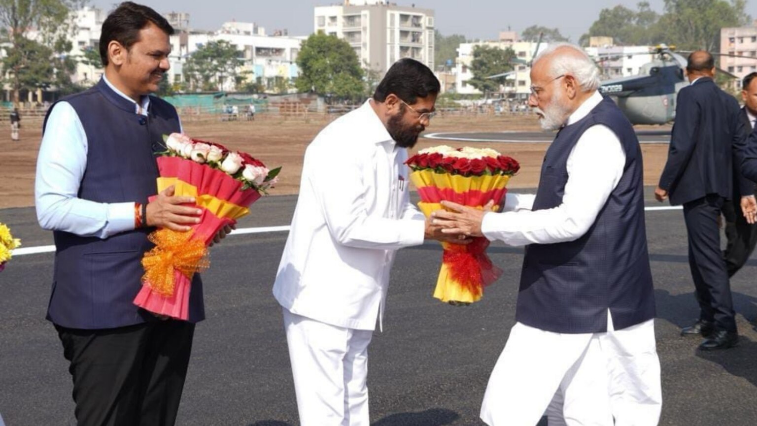 someone falls at modiji feet and some prime ministers takes selfie cm eknath shinde praises pm modi in nashik