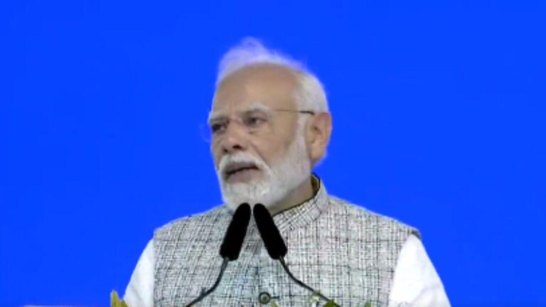 ’10 वर्षापूर्वी हजारो कोटींच्या घोटाळ्याची चर्चा पण आता…’, मोदींनी मुंबईत येताच केला प्रहार Prime Minister Narendra Modi criticizes his opponents over the scam of thousands of crores