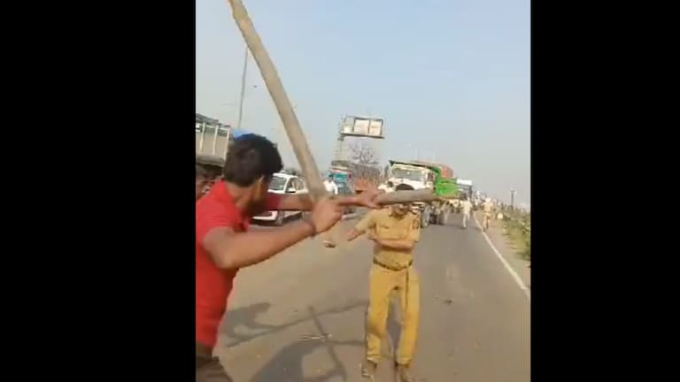 New Hit And Run Law: ट्रक चालकांनी पोलिसांना पळवून-पळवून मारलं, नवी मुंबईत हायवेवर तुफान राडा truck drivers angry against the new hit and run law caught and beatan the police on the road in navi mumbai