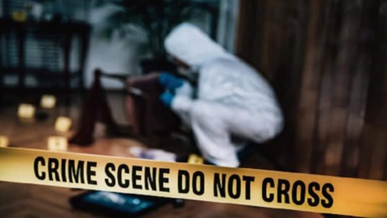 Crime : पत्नी, दोन मुली, नातवाचा घोटला गळा, स्वत:..; पोस्टमनची सुसाईड नोट वाचून पोलीस हादरले punjab jalandhar adampur 4 family member kill and one commit suicide shocking crime story