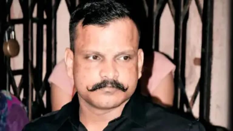 Sharad Mohol : घरात जेवले, अंगणात काढला काटा… रक्षक बनून घेतला बदला Sharad Mohol was shot on his wedding anniversary when he was about to enter the temple