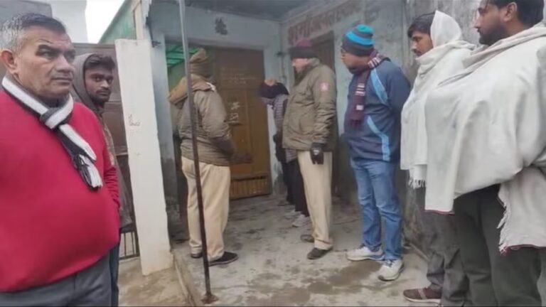 Delhi News to escape cold family lit fireplace in room and slept 6 people died due to suffocation