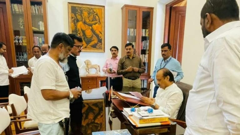 गुंड असिफ दाढी-अजित पवारांच्या भेटीला, ‘त्या’ फोटोमुळे राजकारणात खळबळ Asif Dadhi criminal with many cases met Deputy Chief Minister Ajit Pawar the photo of the meeting created excitement in politics