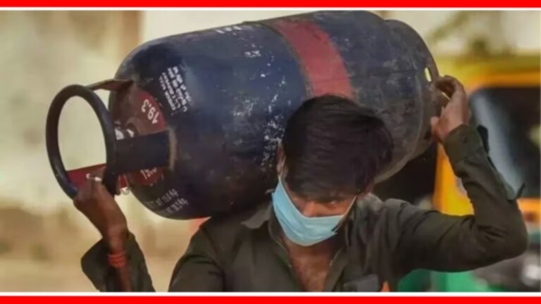 LPG Price Hike: बजेटच्या दिवशी महागाईचा झटका! LPG सिलिंडर किती रुपयांनी महागला? 19 kg commercial gas cylinder (LPG Cylinder Price Hike) has become expensive due to oil marketing companies.