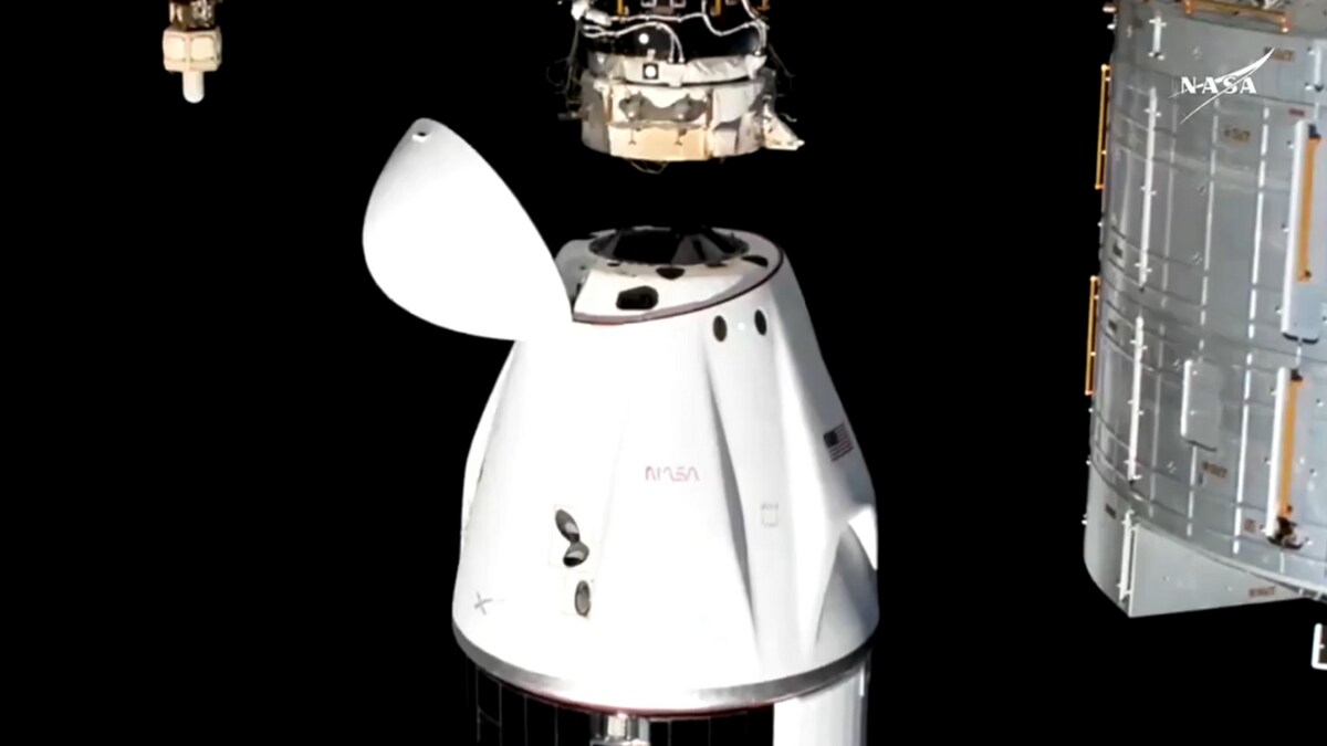 3 ISS से अनडॉक 3 ISS से अनडॉक