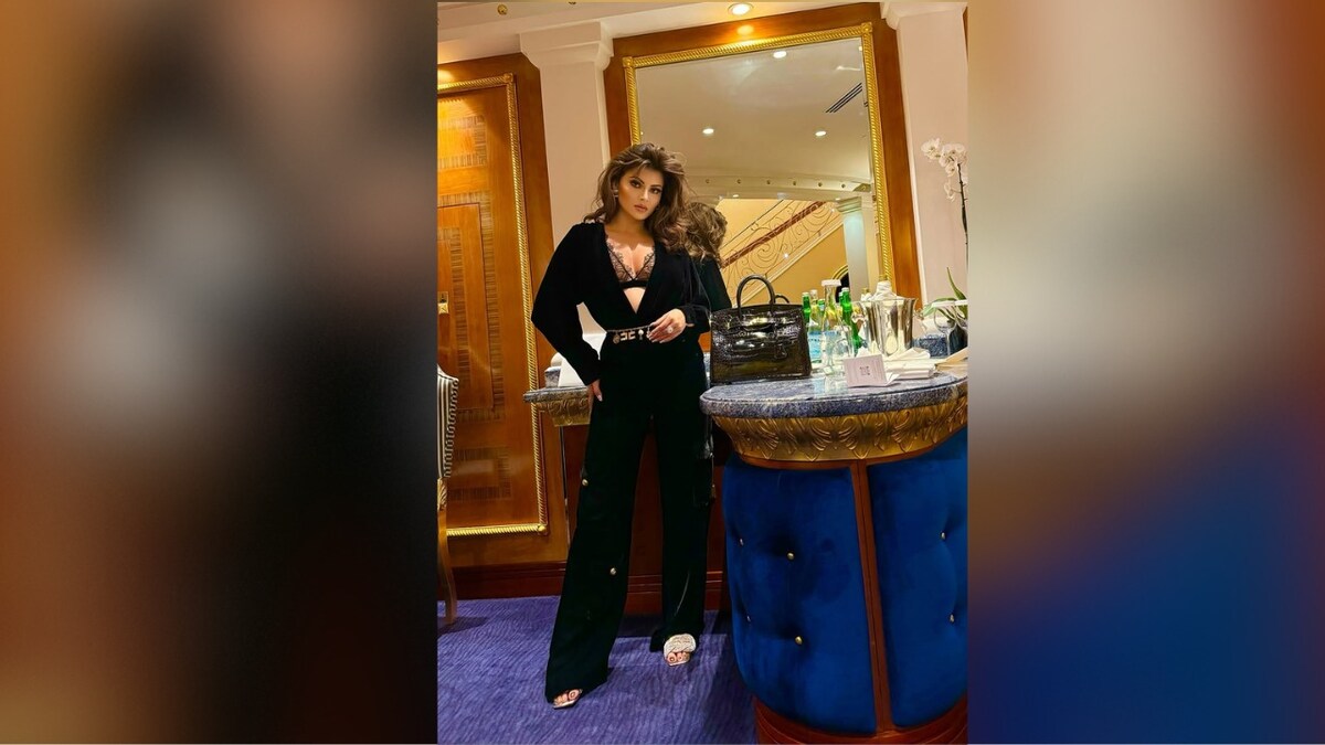 urvashi rautela urvashi rautela