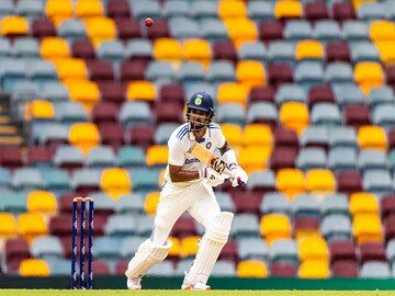 गाबा के मैदान में शॉट खेलते केएल राहुल गाबा के मैदान में शॉट खेलते केएल राहुल