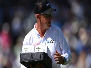 क्रिकेट गेंद क्रिकेट गेंद