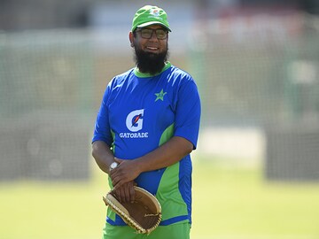 सक़लैन मुश्ताक  सक़लैन मुश्ताक