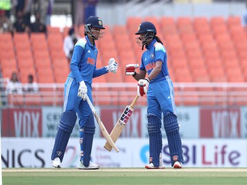 स्मृति मांधना और प्रतिका 5 स्मृति मांधना और प्रतिका 5