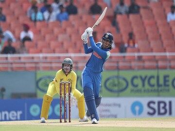 स्मृति मांधना 1 स्मृति मांधना 1