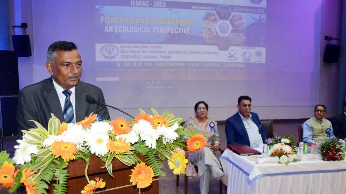 वैज्ञानिकों को किया गया संबोधित