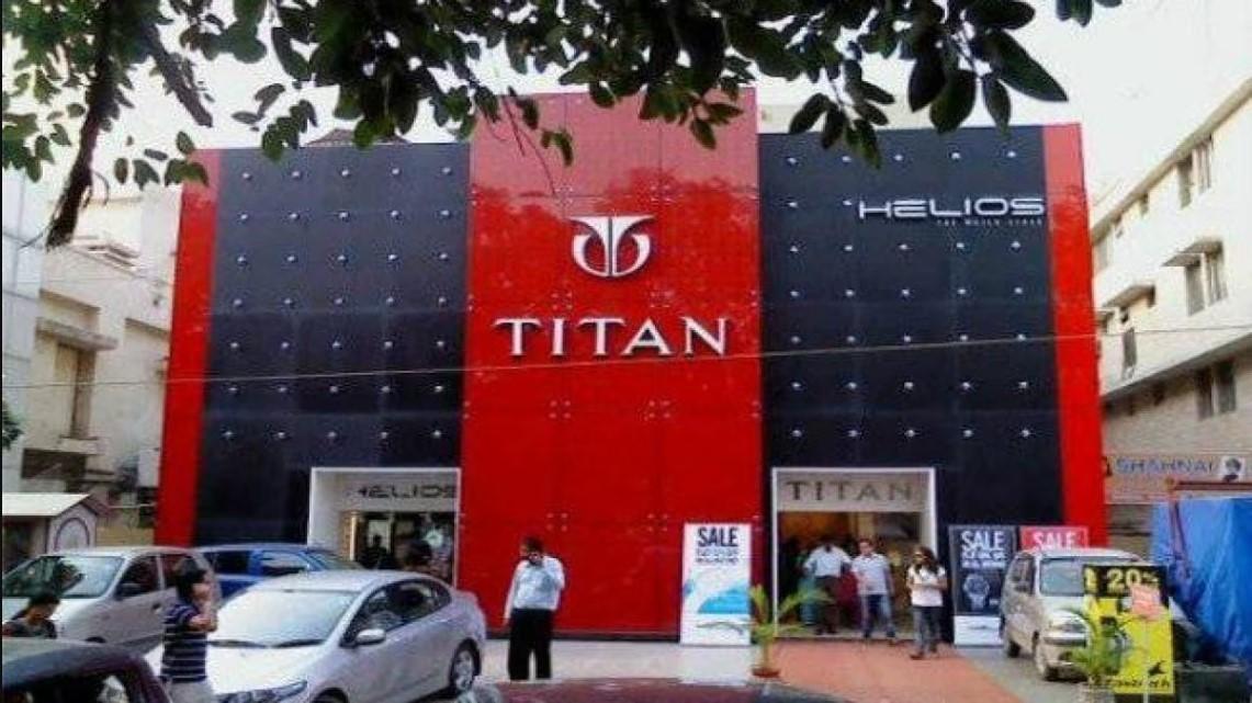 Titan: रेखा झुनझुनवाला ने टाइटन के जरिए अपनी वेल्थ में 700 करोड़ रुपये का इजाफा किया