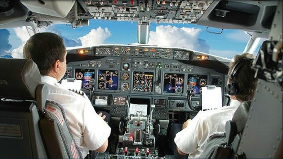 DGCA ने पायलट और को-पायलट का लाइसेंस किया सस्पेंड