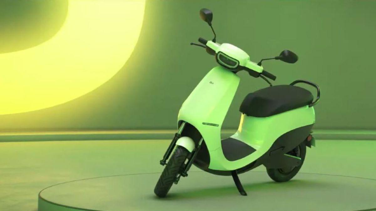  स्कूटर एक बार चार्ज करने पर 125 किमी की रेंज देता है