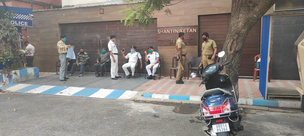 অভিষেকের বাড়িতে নোটিশ দিতে গেলেন সিবিআই আধিকারিকরা