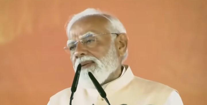 সভামঞ্চে প্রধানমন্ত্রী