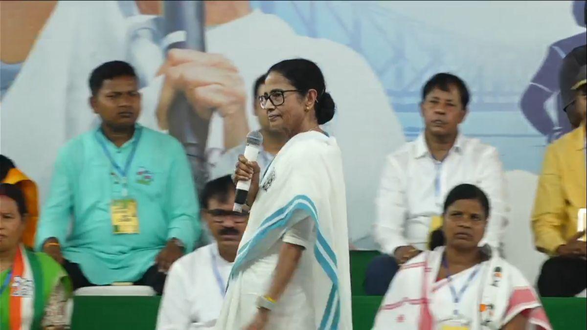 হরিরামপুরের হাজারীপাড়া মাঠের জনসভায়