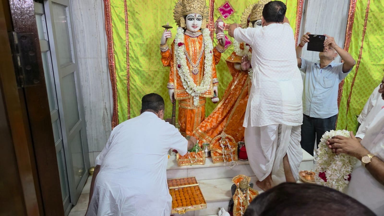পুজো দিলেন শুভেন্দু