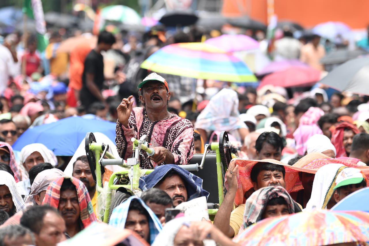 ধর্মতলায় ব্যাপক ভিড়
