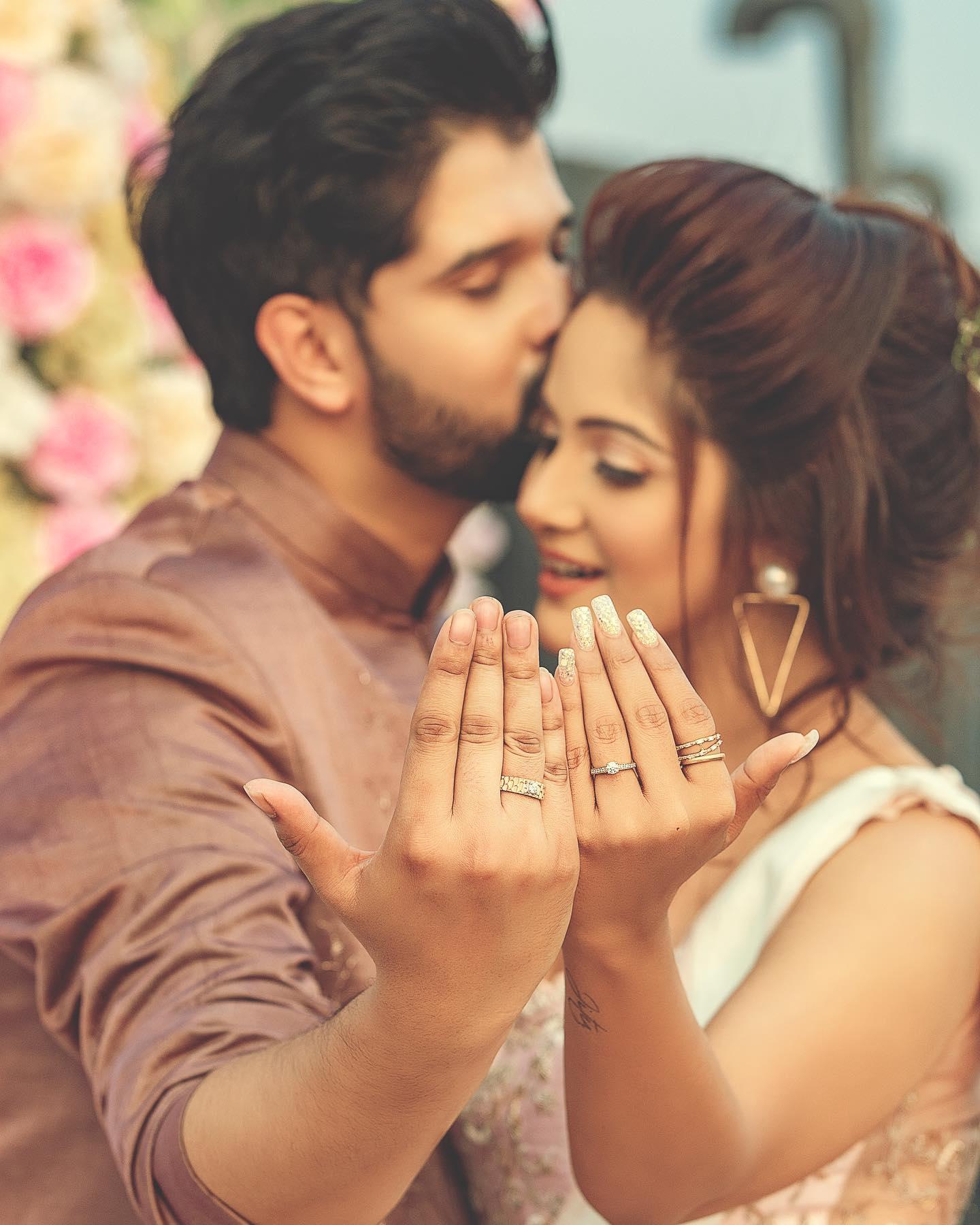নীল-তৃণা নীল-তৃণা