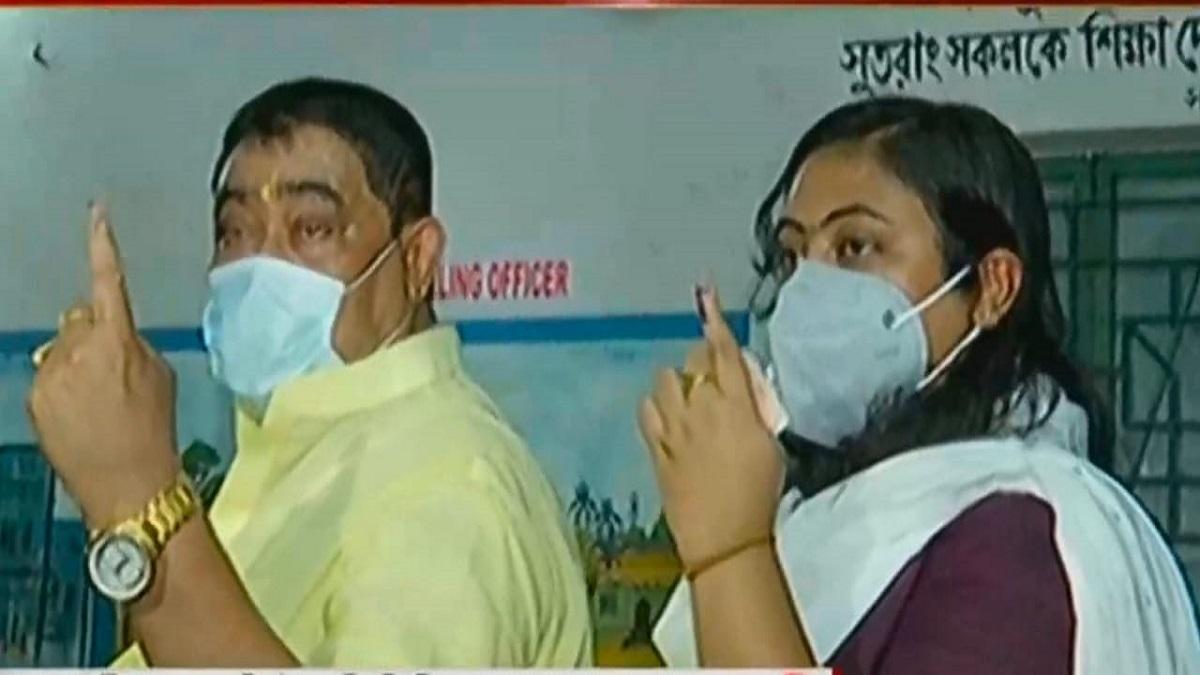 মেয়েকে সঙ্গে নিয়ে ভোট দিলেন অনুব্রত মণ্ডল