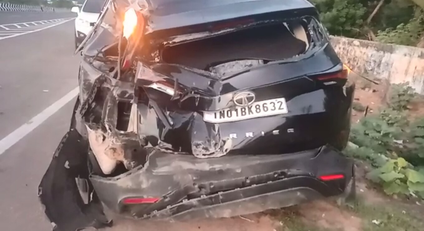 Big Boss fame actress Yashika met with an accident friend Vallichetti Bhavani died abk car ecr