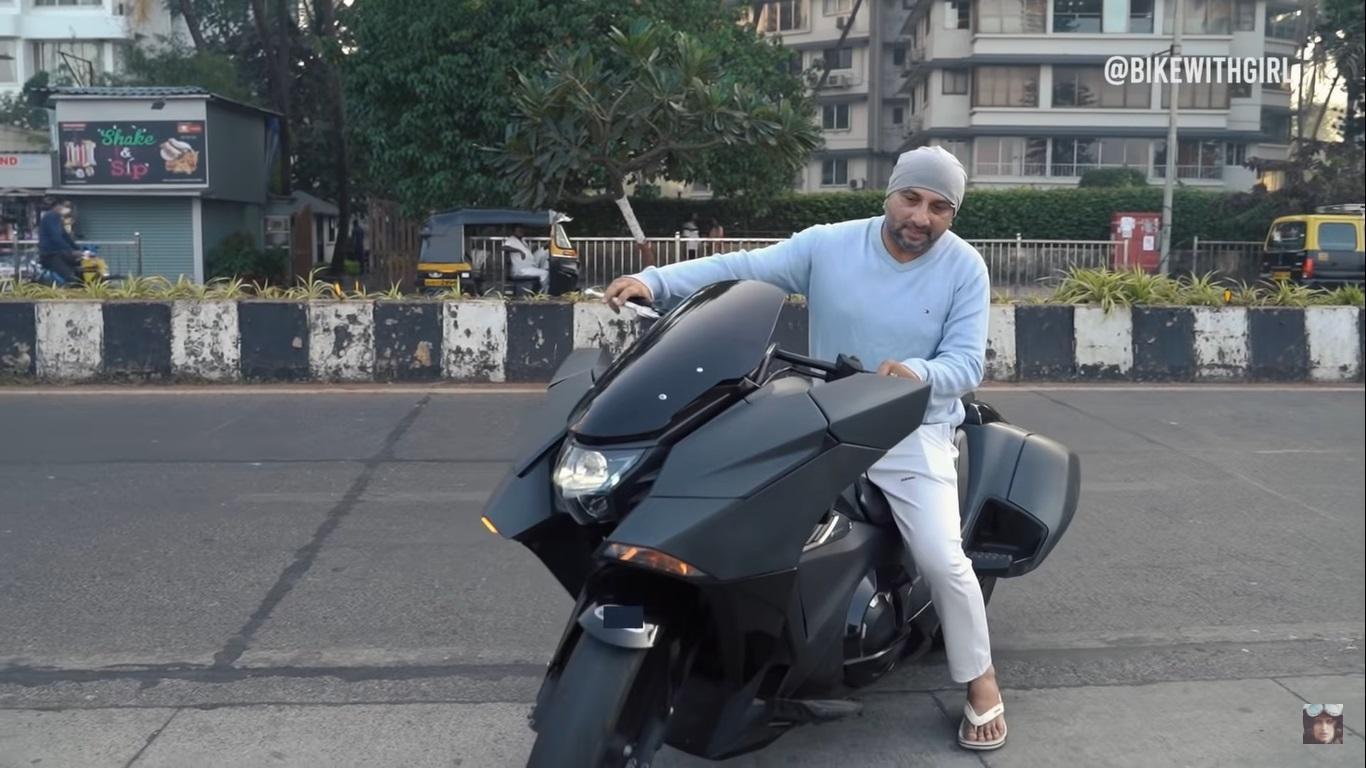 'Batman'-এর বাইকের মতো দেখতে বাইক (ছবি-ইউটিউবে ভাইরাল হওয়া ভিডিওর স্ক্রিনশন)