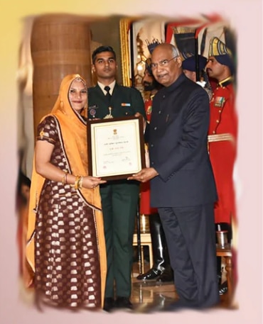 राष्ट्रपति से अवार्ड